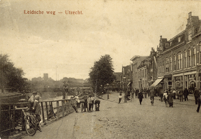 123318 Gezicht op de Leidseweg te Utrecht.